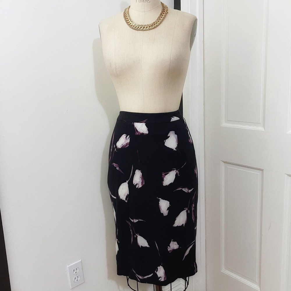 Clasiques Entier Painterly Tulips Career Black & Purple Silk Floral Pencil skirt